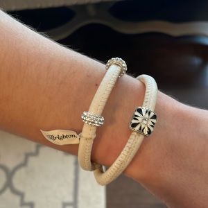 Woman’s leather Brighton magnetic bracelet